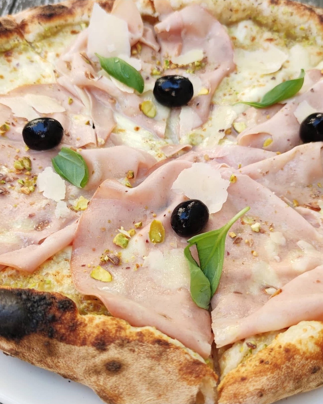 Pizza mortadella
