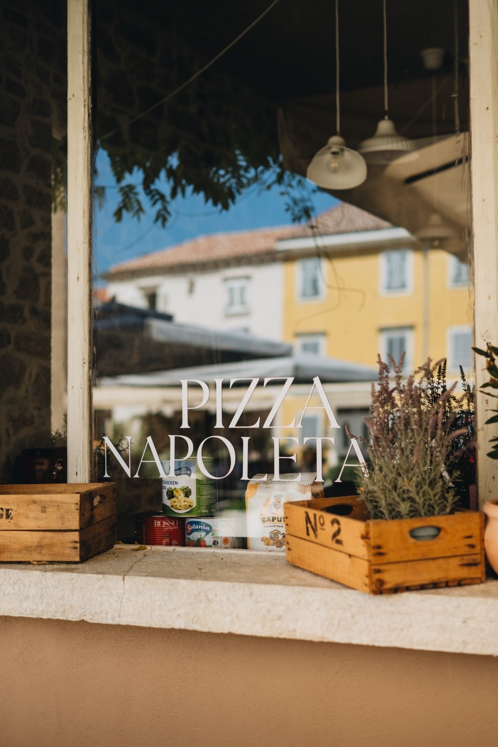Galiner Pizza Napoletana window